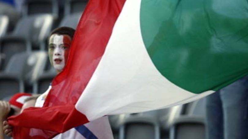 Garoto com a bandeira da Itália: polícia do país prendeu dezenas de pessoas ligadas a clã da máfia chefiado por mulheres