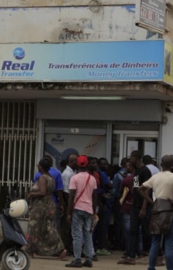 As dificuldades cambiais que afectam Angola provocaram o encerramento de grande parte das empresas especializadas no envio de remessas de dinheiro