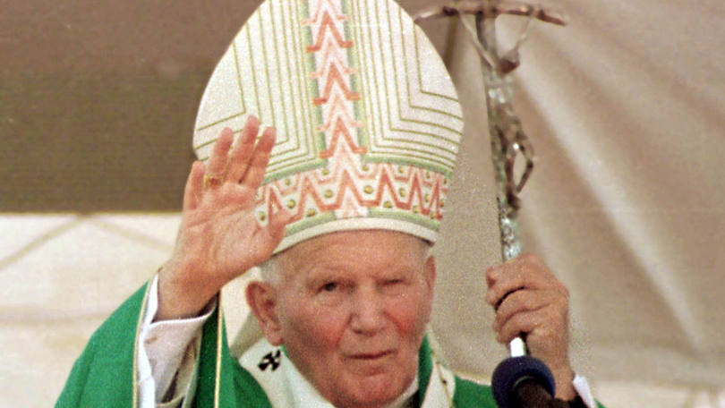 Papa João Paulo II : mensagens mostram que o religioso manteve uma estreita relação com uma mulher casada durante mais de 30 anos
