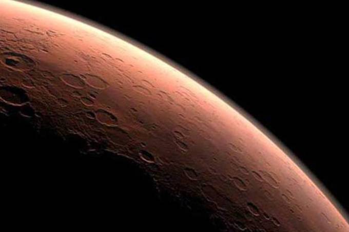Novos dados da sonda MAVEN, da Nasa, indicam que o planeta vermelho pode estar desmanchando suas luas para transformá-las em elegantes bambolês de poeira