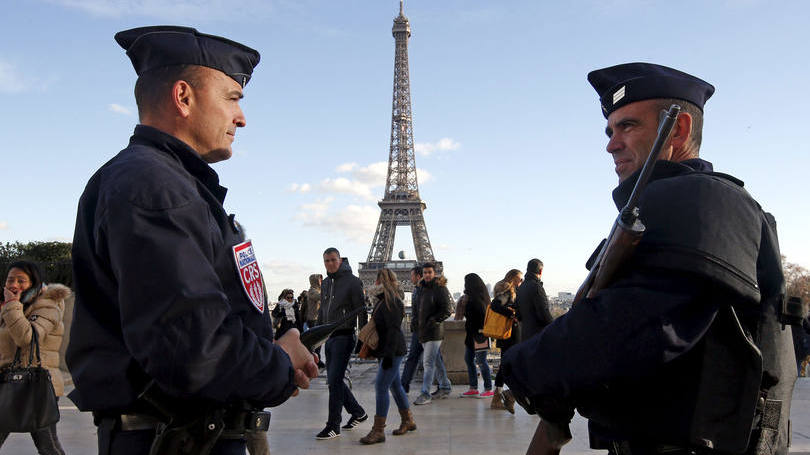 Ataques em Paris: as informações estavam em um pendrive roubado do chefe da polícia interna da organização jihadista