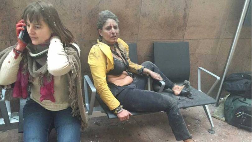 Bruxelas: a mulher de casaco amarelo “estava em choque. Não chorava nem gritava. Ela só olhava o corredor com medo”, contou a jornalista