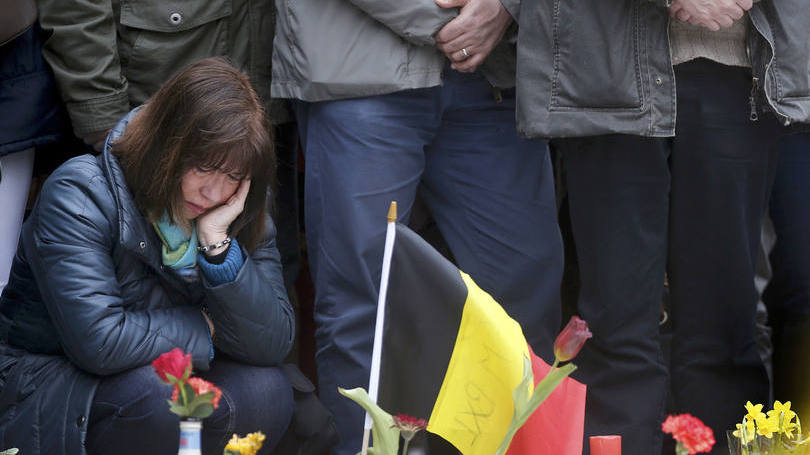 Bruxelas:Mulher durante minuto de silêncio após atentados