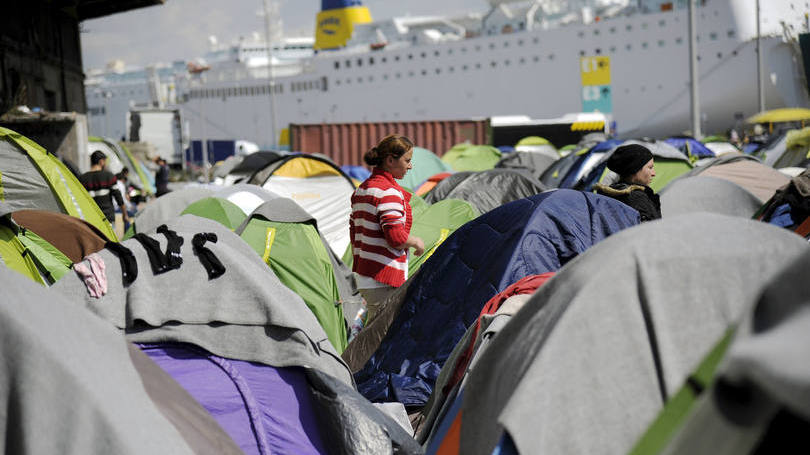   Refugiados em Atenas: porta-voz lamentou os "rumores irresponsáveis ​​e a desinformação" que se alastraram "como fogo" entre os refugiados