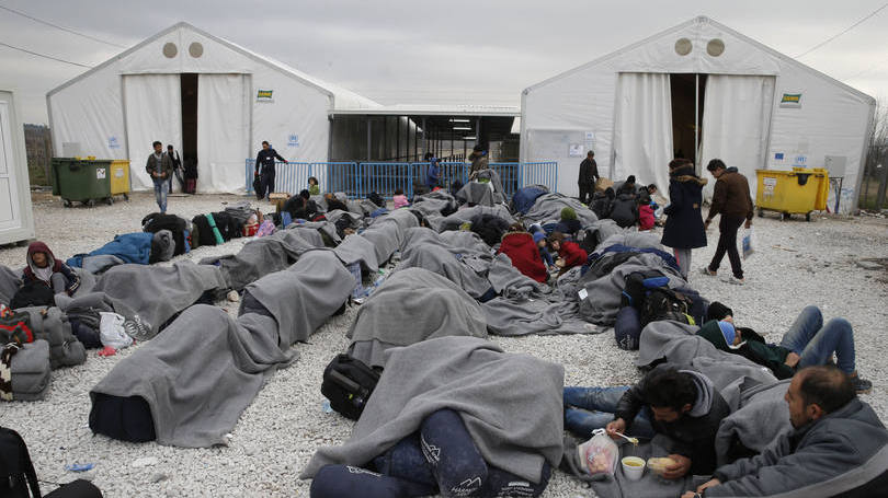 Campo de refugiados: falta de informação é fonte de insegurança e gera boatos na Grécia, que é a porta de entrada para a Europa