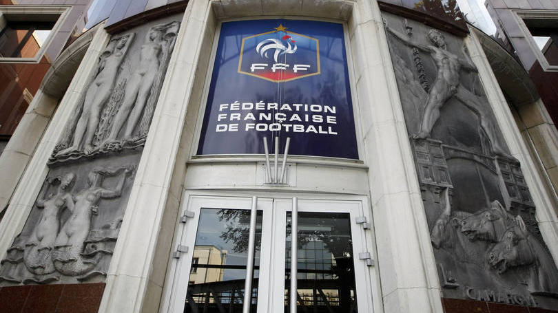 Federação Francesa de Futebol (FFF): Blatter declarou estar muito surpreso com as buscas na FFF