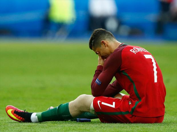 Cristiano Ronaldo foi substituído aos 20 minutos do primeiro tempo da final da Euro