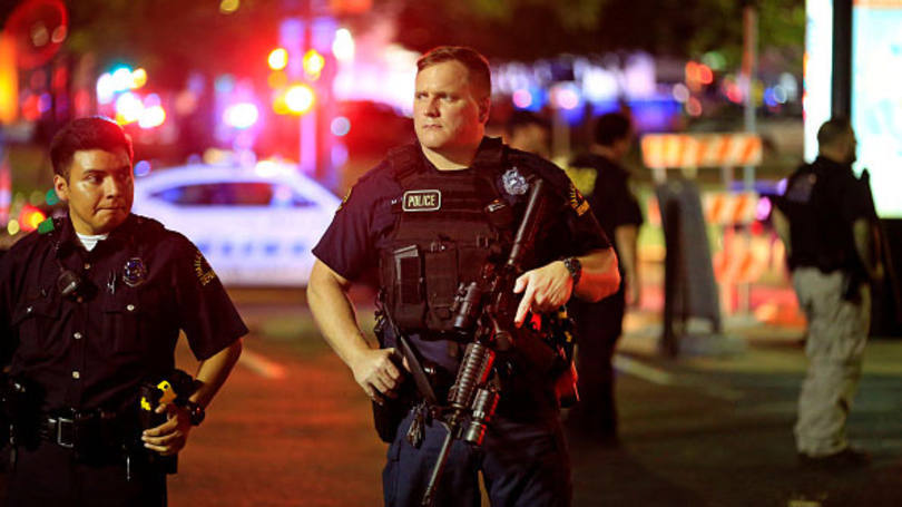 Policiais: episódio ocorreu no final de uma marcha em protesto contra incidentes da semana, em Louisiana e Minnesota, em que a polícia matou a tiros homens negros
