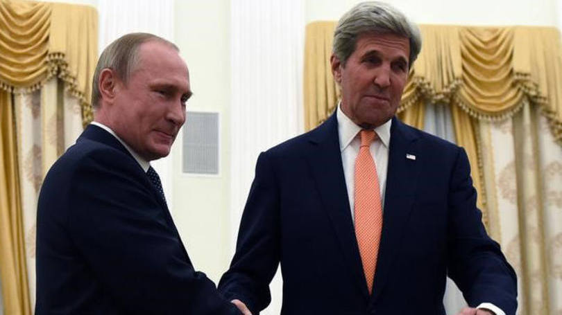Putin e Kerry: Kerry foi a Moscou com a ideia de estabelecer um centro de comando comum na Jordânia para coordenar seus bombardeios aéreos
