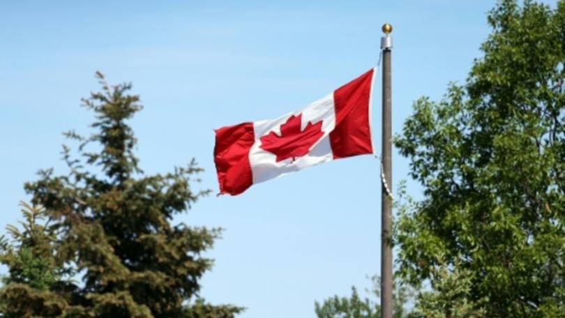 Bandeira canadense: polícia disse em comunicado que "os planos de evacuação de emergência das escolas foram ativados"