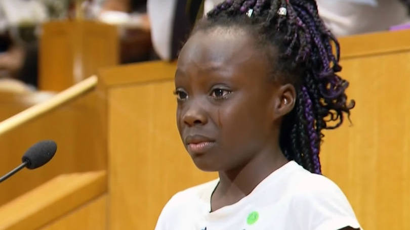 Zianna Oliphant: menina de 9 anos emocionou ao falar sobre o racismo em um encontro com autoridades da cidade de Charlotte, Carolina do Norte