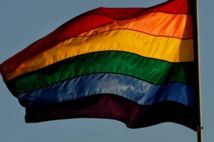 Desde os anos 1990, muitos países adotaram leis que autorizam o casamento entre pessoas do mesmo sexo ou que permitem aos transexuais escolher seu gênero com efeito legal.