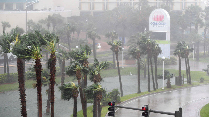 Tempestade: o sistema "poderia se transformar de novo em furacão na terça-feira"
