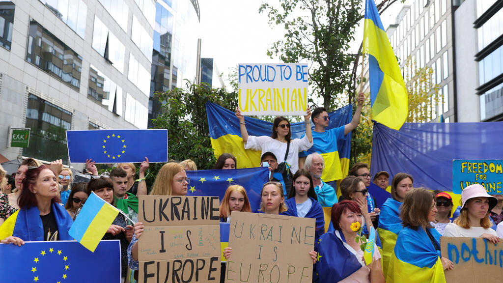 União Europeia aprova estatuto de candidato para Ucrânia e Moldávia