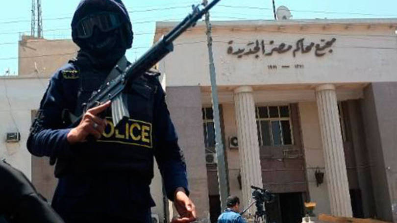 Policial no Egito: ataques não foram reivindicados até o momento, mas foram executados em uma área que é um reduto do EI
