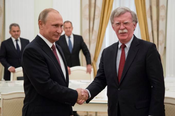 Assessor dos EUA vai a Rússia para reuniões visando cúpula Putin-Trump