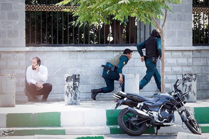 Capital do Irã sofreu ataque ao Parlamento e um atentado suicida contra o mausoléu do aiatolá Ruhollah Khomeini