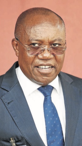 Chefe da diplomacia angolana ordena inspecções a dois organismos