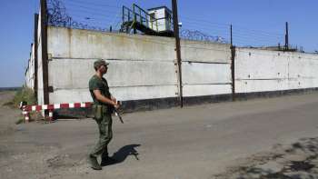 Rússia e Ucrânia acusam-se mutuamente do bombardeamento de uma prisão no leste