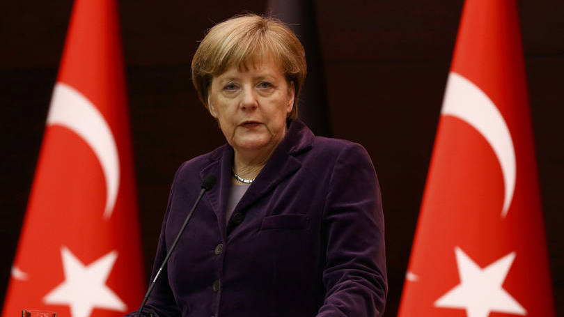 Angela Merkel: "Se frearmos o fluxo ilegal, devemos encontrar um sistema de contingente para repartir a carga",