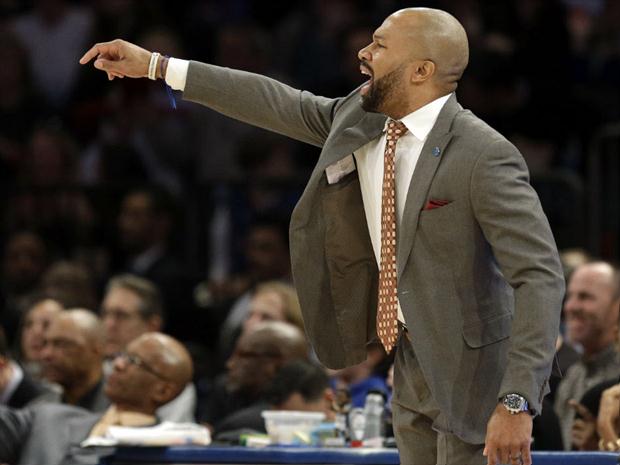 Ex-jogador cumpria sua segunda temporada no comando da equipe, que deve ser comandada no restante da temporada pelo auxiliar-técnico Kurt Rambis