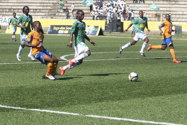 A Taça de honra em futebol na cidade de Maputo