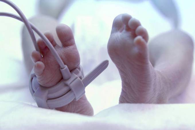 O menino foi concebido usando o DNA de sua mãe e o de seu pai, mas também o de uma doadora de óvulos
