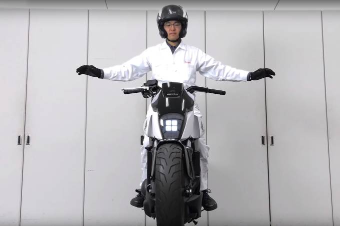 Tecnologia é uma versão motociclística do sistema de equilíbrio do Asimo, o robô humanoide da Honda