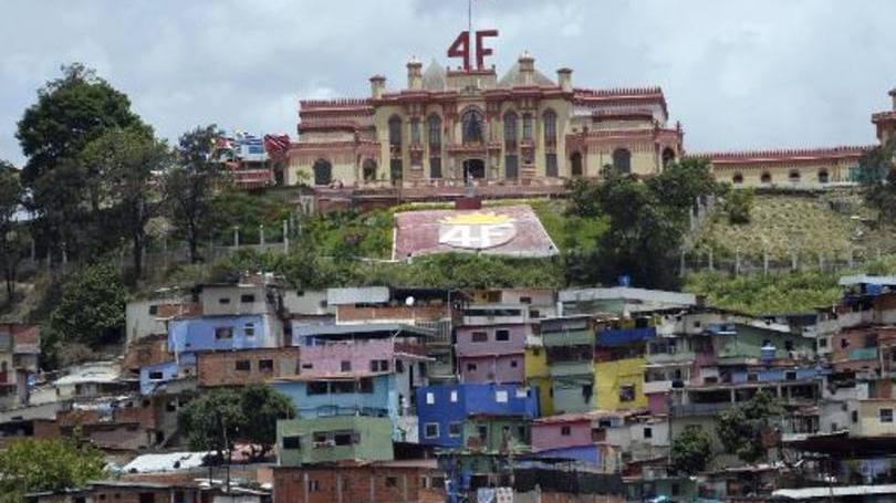 Vista de um bairro de Caracas: a capital da Venezuela enfrenta problemas de manutenção em seu serviço de água potável