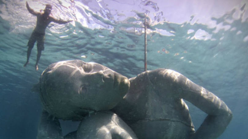 Escultura do artista Jason deCaires Taylor: aumento do nível do mar é um dos efeitos colaterais do aquecimento global que mais preocupam.