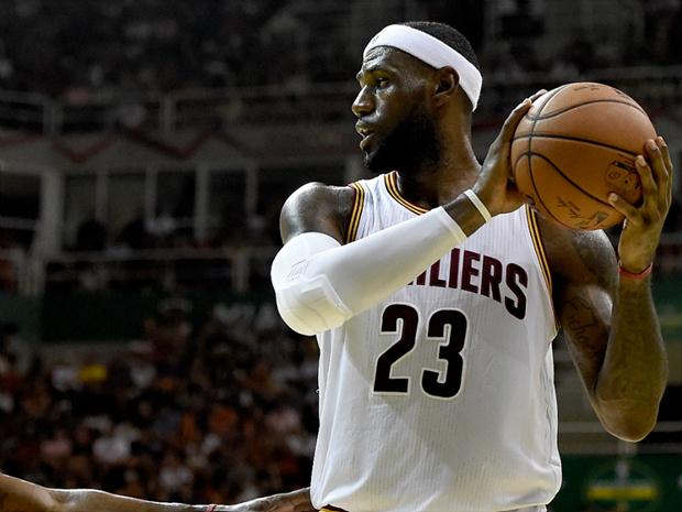 Brasileiro e norte-americano jogaram por oito temporadas na NBA, antes de Anderson ser trocado para o Portland Trail Blazers