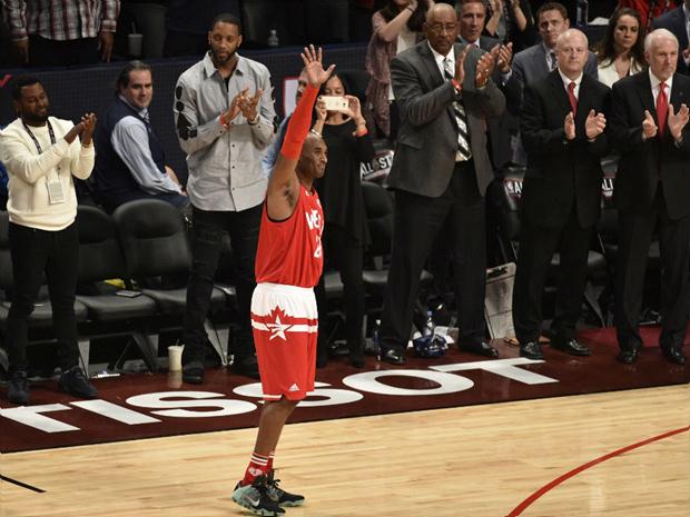 Astro participou do último 'jogo das estrelas' de sua carreira e ajudou a equipe do Oeste a sair com a vitória por 196 a 173 na noite deste domingo