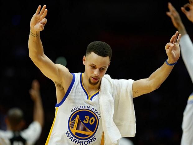 Splash Brothers combinaram para 55 pontos, enquanto que Draymond Green conquistou mais um double-double na temporada