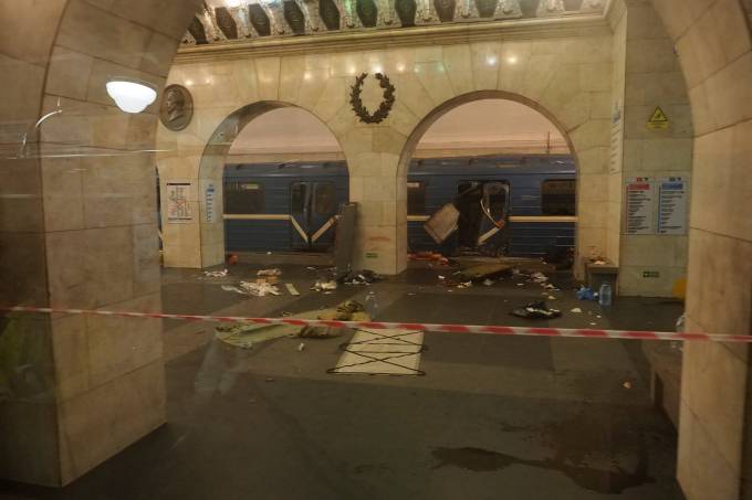 Citando o chefe da FSB, Alexander Bortnikov, agências de notícias confirmaram a informação sobre ataque que matou 14 pessoas no metrô de São Petersburgo