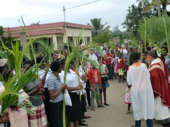 CRISTÃOS NO PAÍS CELEBRARAM “ DOMINGO DE RAMOS” COM APELOS EM PROL DA PAZ