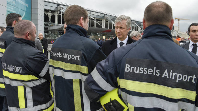 Ato no aeroporto de Bruxelas em razão de atentados: não foi possível falar com funcionários do governo de imediato para obter comentários