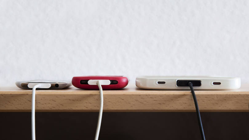 Celulares carregando: por enquanto, a tecnologia ainda está longe de se tornar uma bateria funcional