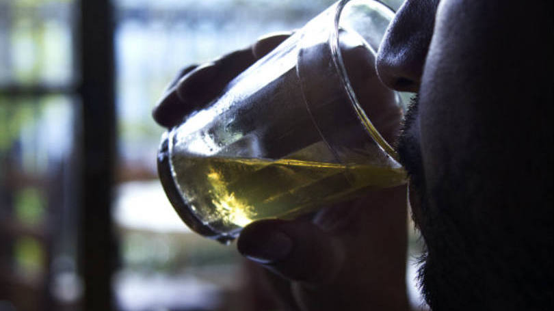 Alcoolismo: os roedores que apresentavam uma dependência ao álcool, que em humanos pode ser física ou psicológica, reduziram sua ingestão