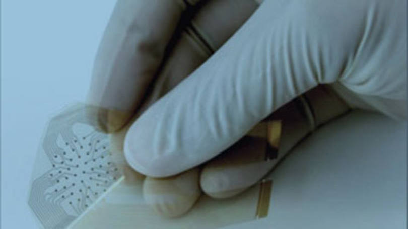 Fita de eletrodos impressos: formado por nanopartículas de ouro, o dispositivo é impresso com jato de tinta e será capaz de medir vários processos biológicos
