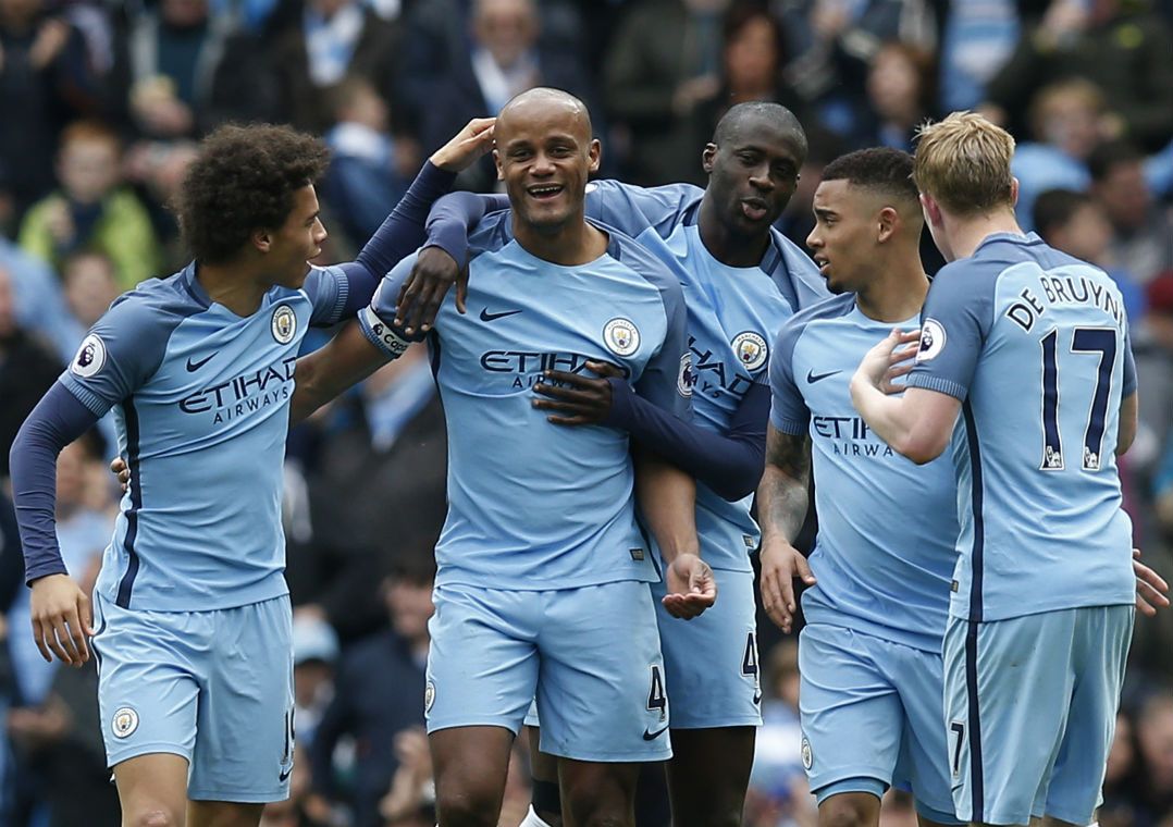 Brasileiro deu uma assistência na vitória por 5 a 0 sobre o Crystal Palace em Manchester