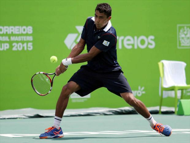 Tenistas brasileiros se preparam para estreia em Roland Garros 