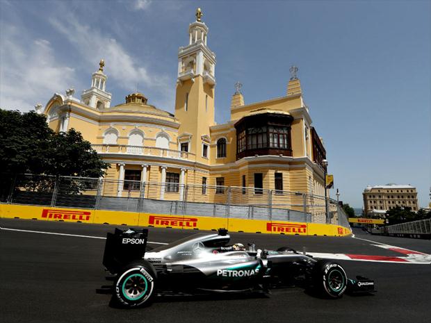 Rosberg cravou o tempo de 1min42s758 e garantiu a pole na primeira corrida que será realizada no Azerbaijão 