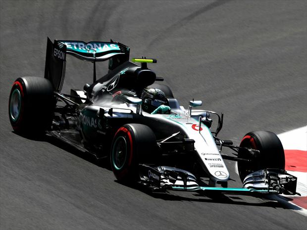 Hamilton conseguiu ter bom desempenho no último minuto do treino e terminou atividade como o mais rápido