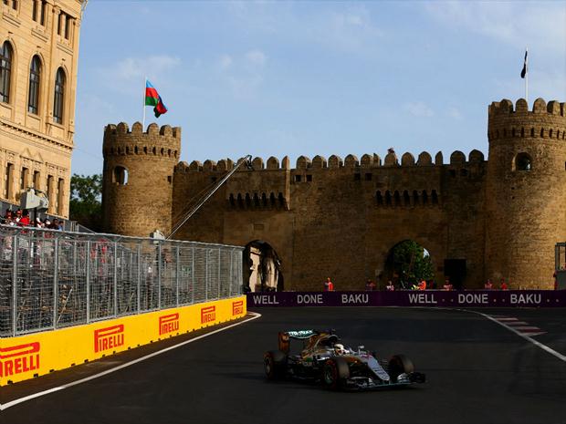 Lewis Hamilton acredita que a vitória ficou difícil após 10ª colocação nos treinamentos