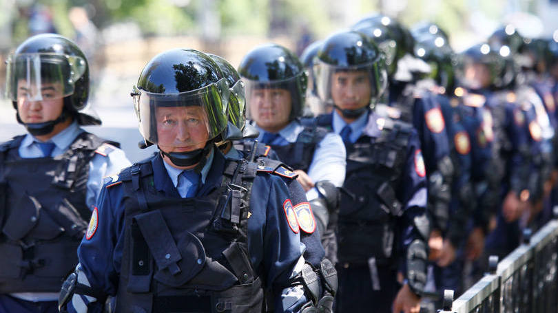 Cazaquistão: em 5 de junho, indivíduos com pistolas começaram a disparar contra dois arsenais e uma base da Guarda Nacional na cidade cazaque