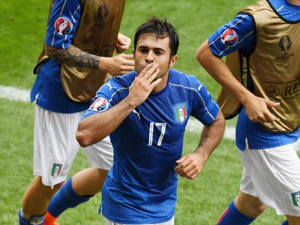 Ítalo-brasileiro comemora após marcar o gol da vitória sobre a Suécia nesta sexta