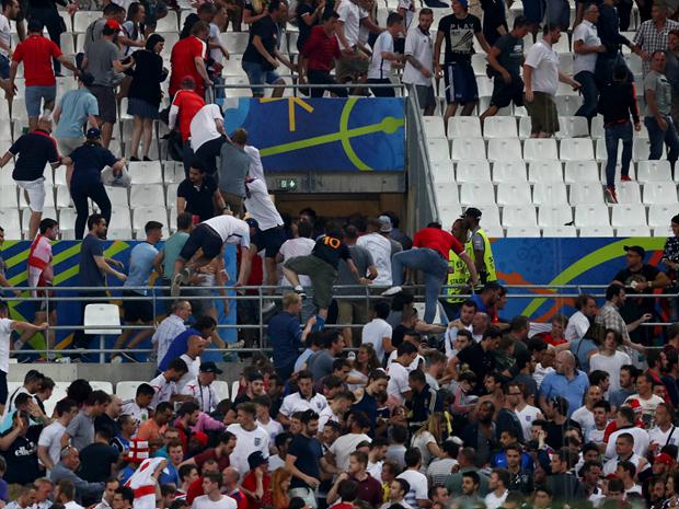 Rússia pode ser punida após atos de violência contra torcedores ingleses