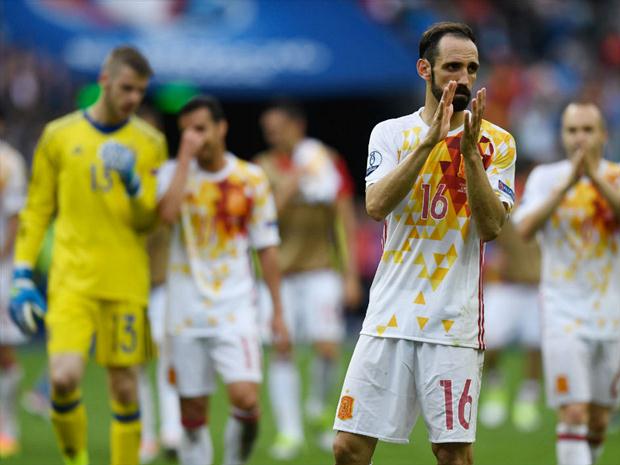 Derrota por 2 a 1 para a Itália colocou ponto final no sonho dos espanhóis de conquistarem o terceiro titulo seguido