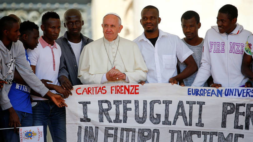 Papa e refugiados: este grupo de refugiados se soma aos 12 que viajaram com o pontífice após sua visita em 16 de abril a Lesbos