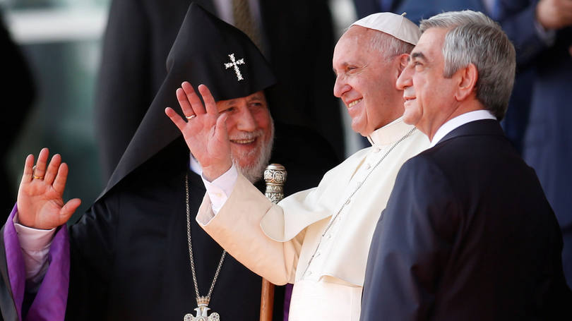 Armênia: papa acompanhado do presidente Serzh Sargsyan e o patriarca da Igreja Apostólica do país, Karekin II